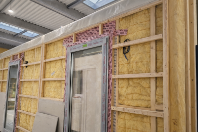 Szkolenie z montażu okien na konsolach – odpowiedź na nietypowe wymagania projektu