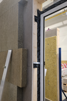 Szkolenie z montażu okien na konsolach – odpowiedź na nietypowe wymagania projektu