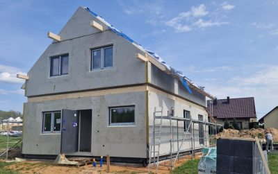 Dom prefabrykowany w Tumlinie – indywidualny projekt z poddaszem użytkowym