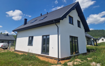 Dom prefabrykowany w Tumlinie – indywidualny projekt z poddaszem użytkowym