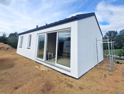 Kompaktowy i funkcjonalny dom prefabrykowany w Dziwiszowie