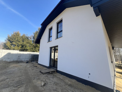 Dom prefabrykowany w Skarżysku-Kamiennej – kompleksowa realizacja dużego, nowoczesnego domu z garażem