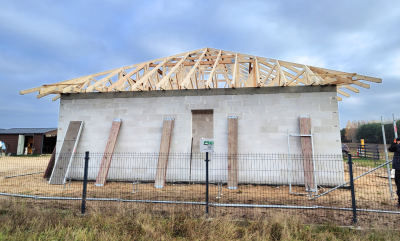 Wiązary dachowe na dach czterospadowy z miejscem na strych – realizacja w Nowym Cydzynie k. Łomży