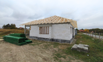 Wiązary dachowe na dach kopertowy z miejscem na strych – realizacja w Ślepowronie k. Radomia