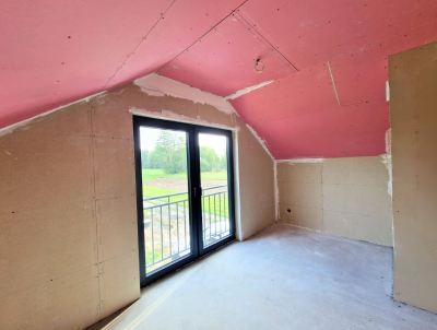 Praktyczny nieduży dom z poddaszem - Kawka z oddzielną kuchnią